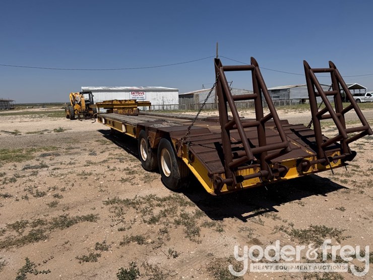 1983-century-lowboy-trailer,-dovetail,-ramps-image-3
