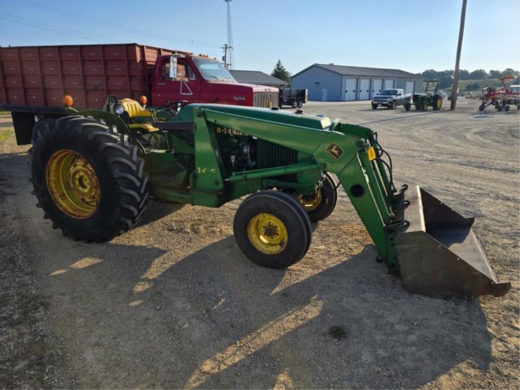 john-deere-2440-image-8