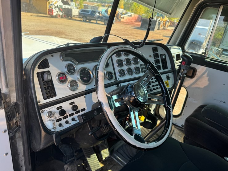 1999-peterbilt-378-image-40
