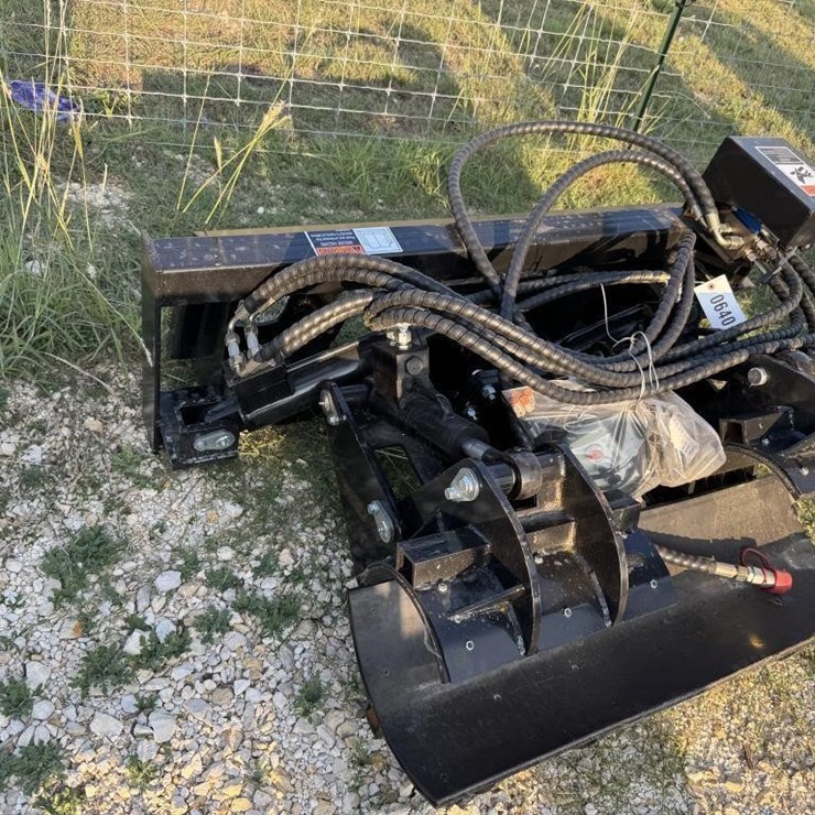 Skid steer rotating pole grapple / clamp.(new)