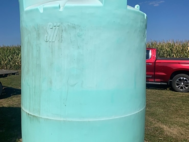 snyder-2500-fertilizer-tank-image-2