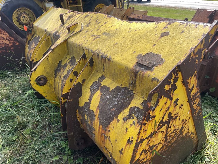 #1147-•-front-loader-bucket-attachment-image-15