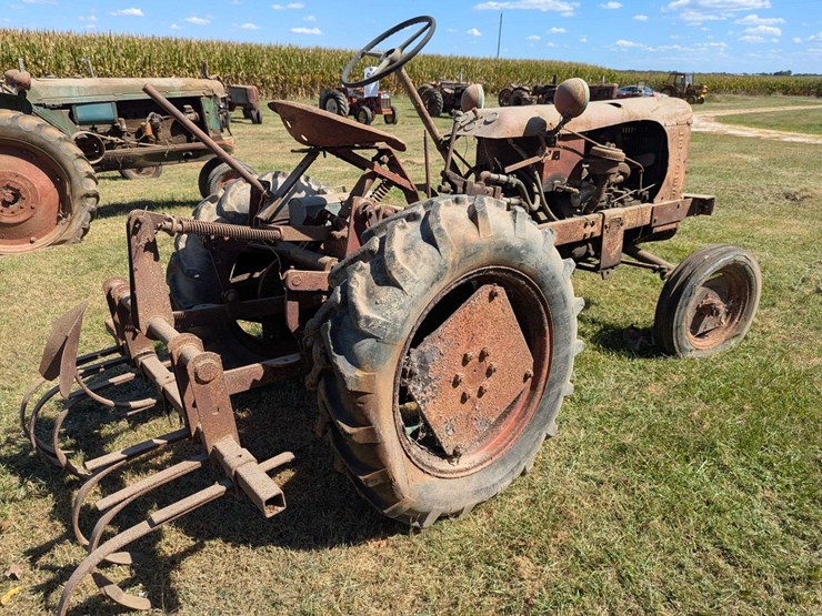 leader-model-b-tractor-image-5