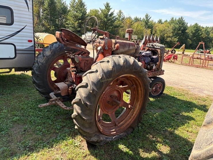 farmall-400-diesel-tractor-for-parts-image-5