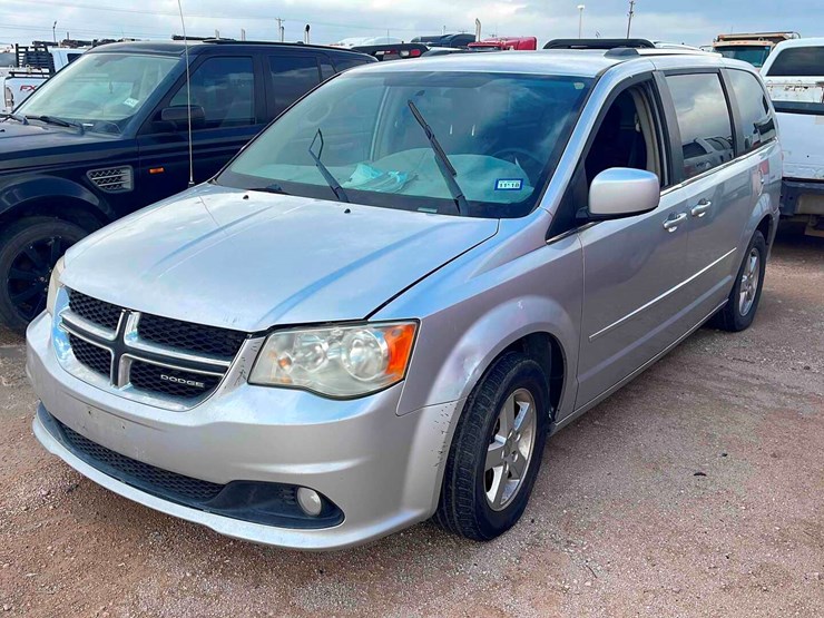 2011-dodge-caravan-image-1