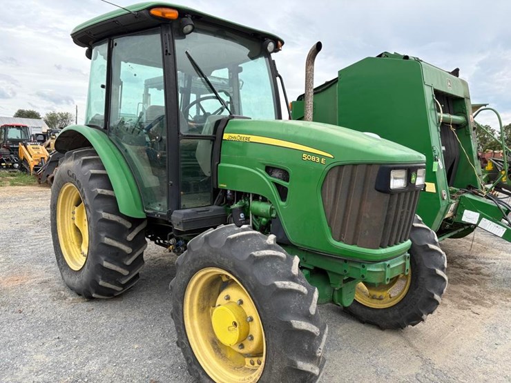 2012-john-deere-5083e-image-4