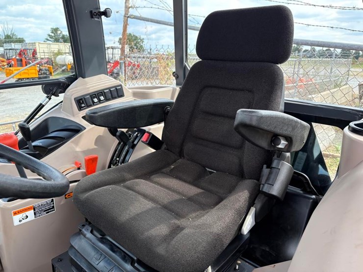 2022-kubota-m7060-image-27
