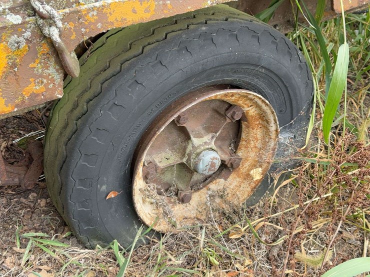 gooseneck-trailer-with-tank-image-12