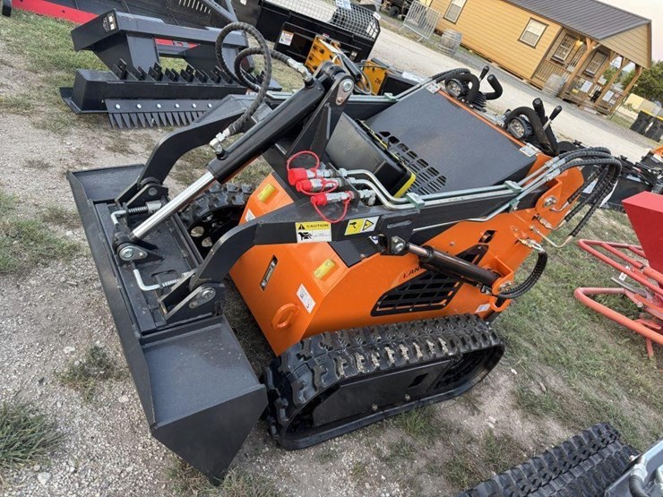 land-hero,-ldh-t460xx,-stand-on-mini-skid-steer.-image-1