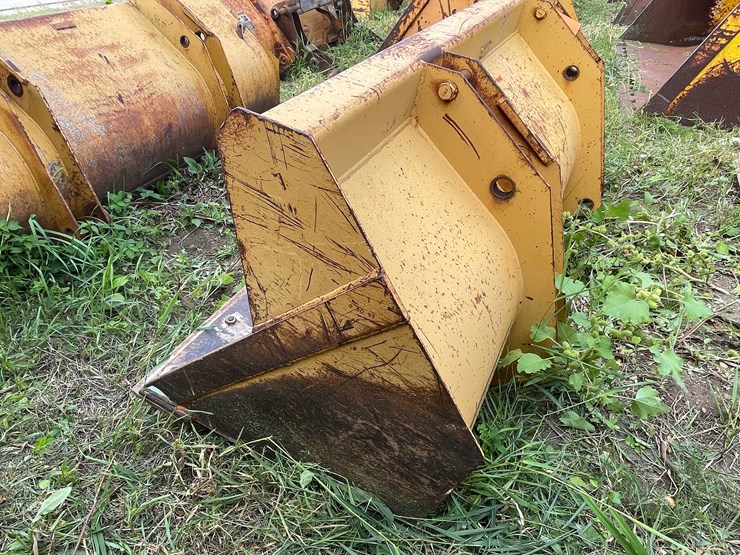 #1143-•-front-loader-bucket-attachment-image-9