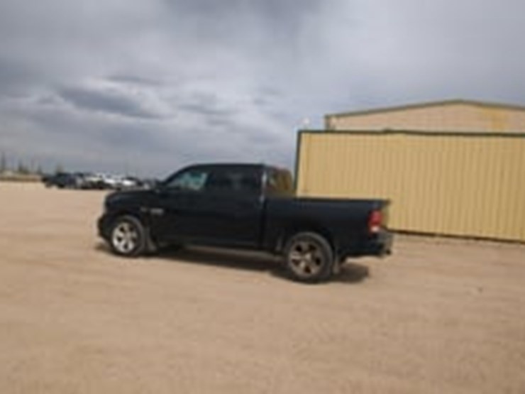 2013-ram-1500-sport-4x4-crew-cab-sb-image-5