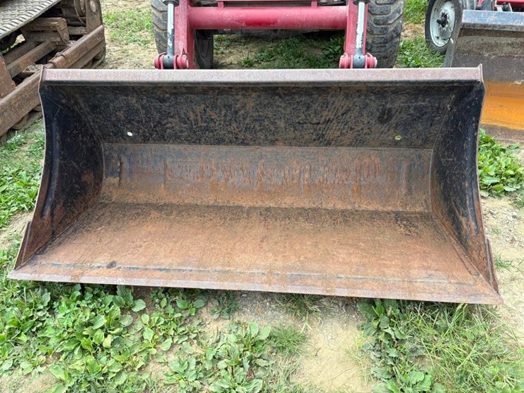 case-international-farmall-120c-4x4-tractor-image-27