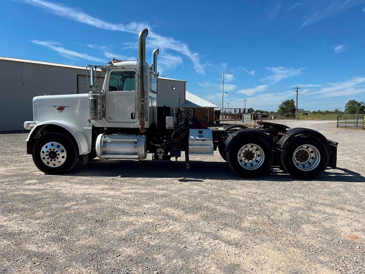 2012-peterbilt-388-image-8