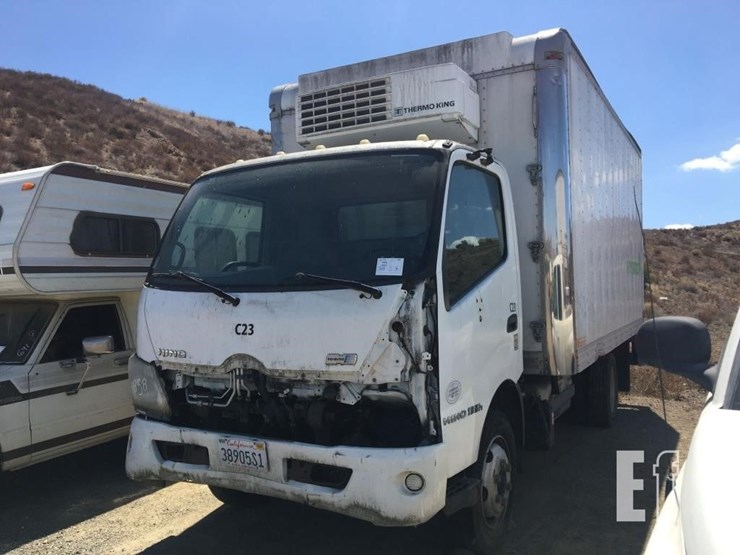2015-hino-195h-image-1