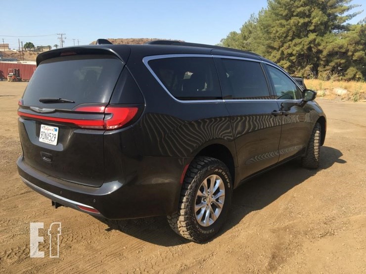 2022-chrysler-pacifica-image-3