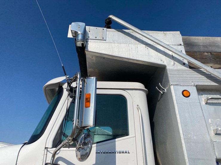 2002-ih-9200i-quad-axle-dump-truck-image-29