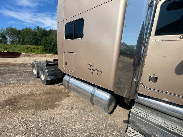 2004-peterbilt-379-image-12