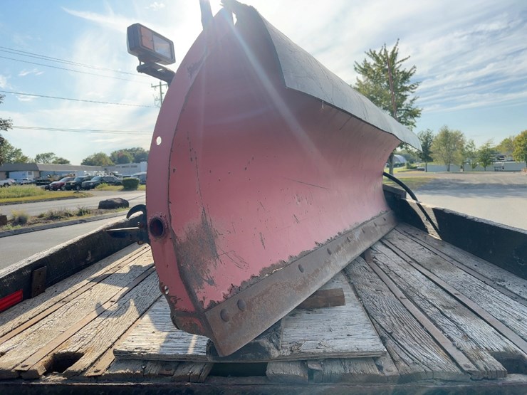 2004-gmc-3500-image-13