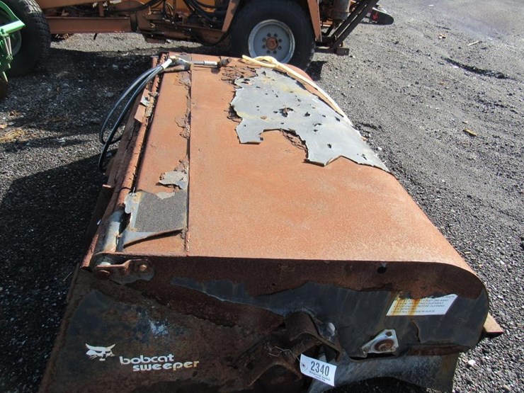 bobcat-skid-steer-sweeper-image-3