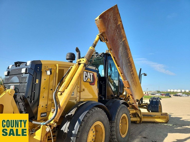 2020-caterpillar-150-awd-image-35