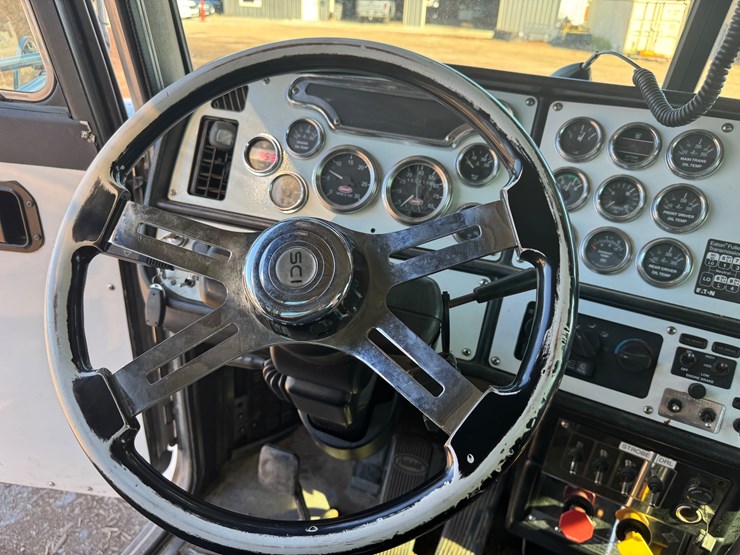 1999-peterbilt-378-image-49