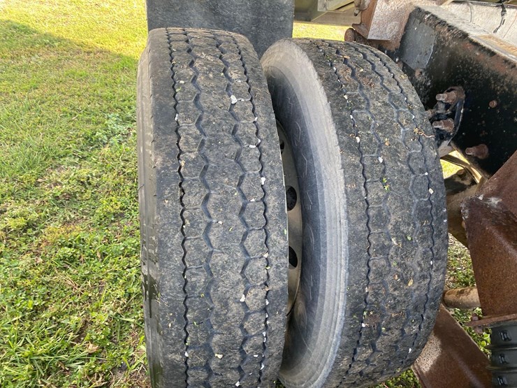2002-ih-9200i-quad-axle-dump-truck-image-40