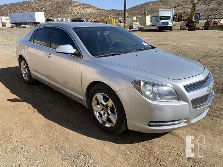 2010-chevrolet-malibu-lt-sedan-image-2