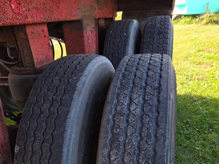 #2262-•-2007-volvo-semi-tractor-&-hilbilt-mfg.-trailer-(sheboygan,-wi)-image-41
