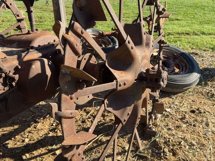 farmall-f-12-image-16