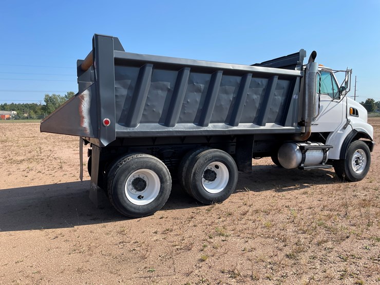 2005-sterling-lt9500-image-12