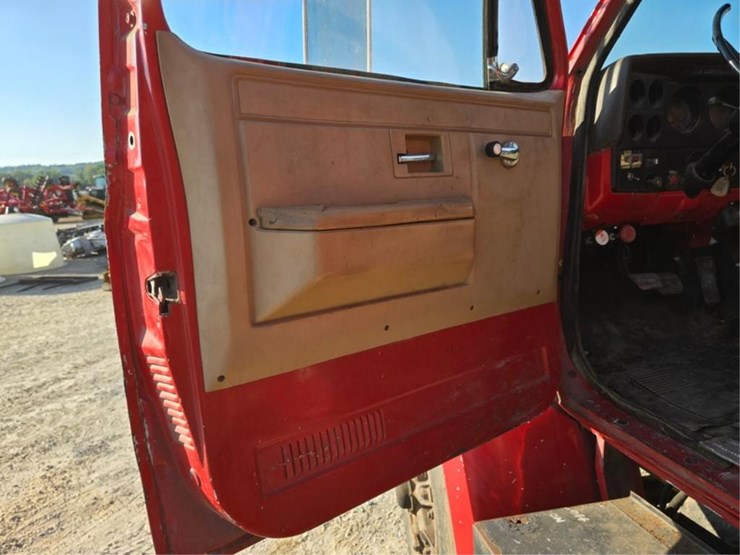 1983-gmc-7000-image-21
