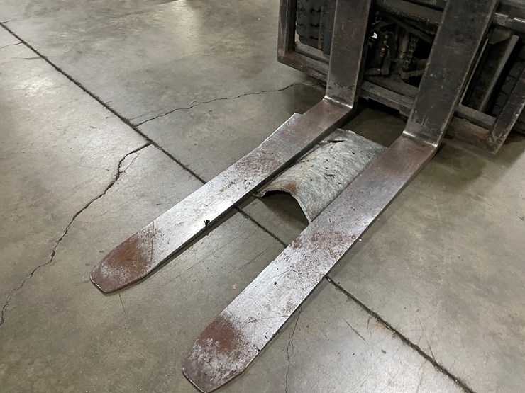 #8017-•-toyota-lp-powered-forklift-image-7