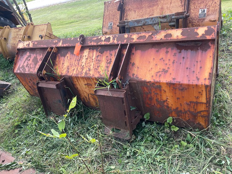 #1146-•-front-loader-bucket-attachment-image-6