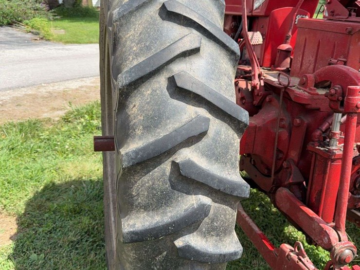 farmall-400-image-29