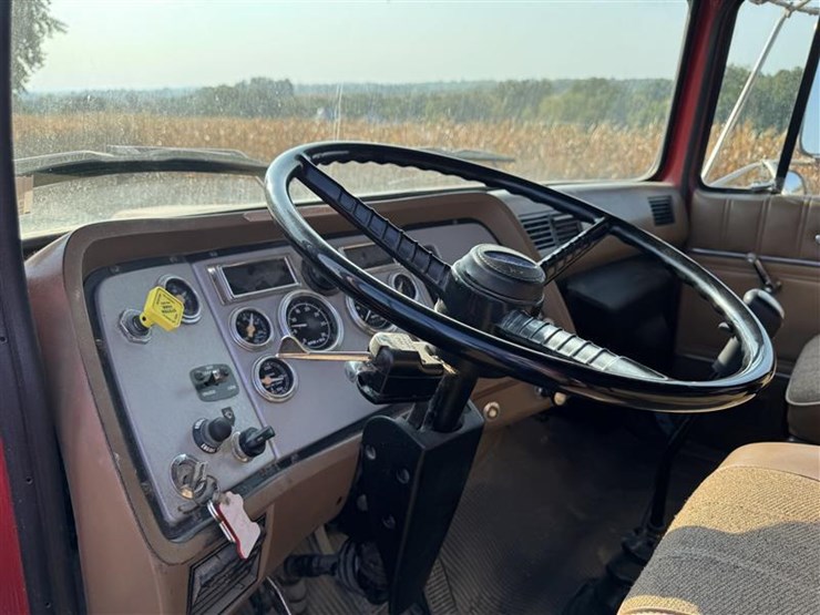 1995-ford-l8000-image-17