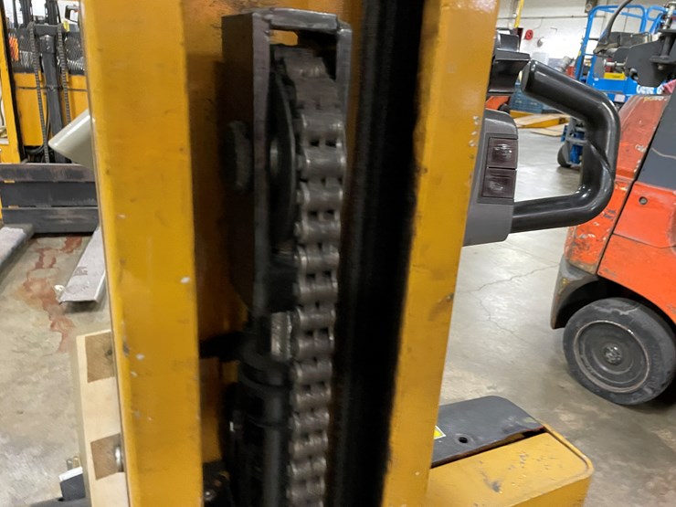 #8014-•-big-joe-electric-walk-behind-forklift-image-8