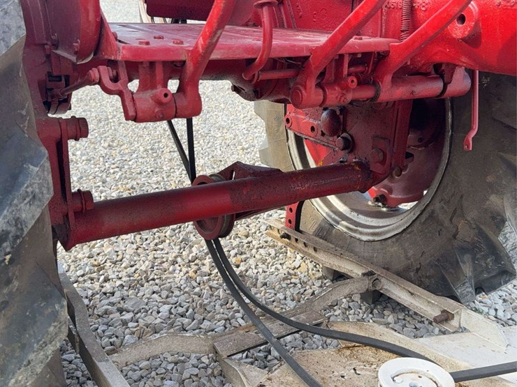 farmall-140-with-belly-mower-image-42