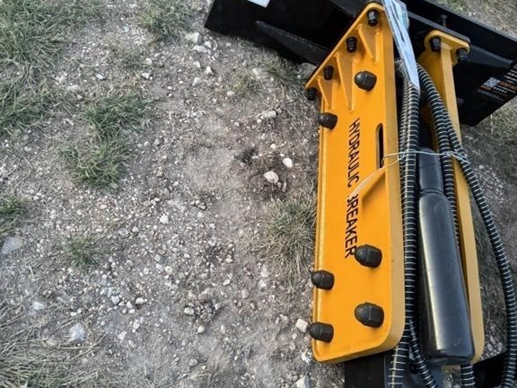 wolverine,-cb-11-750f,-skid-steer-concrete-image-3