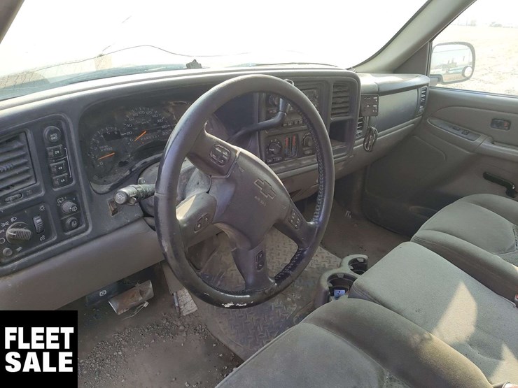 2006-chevrolet-suburban-image-6