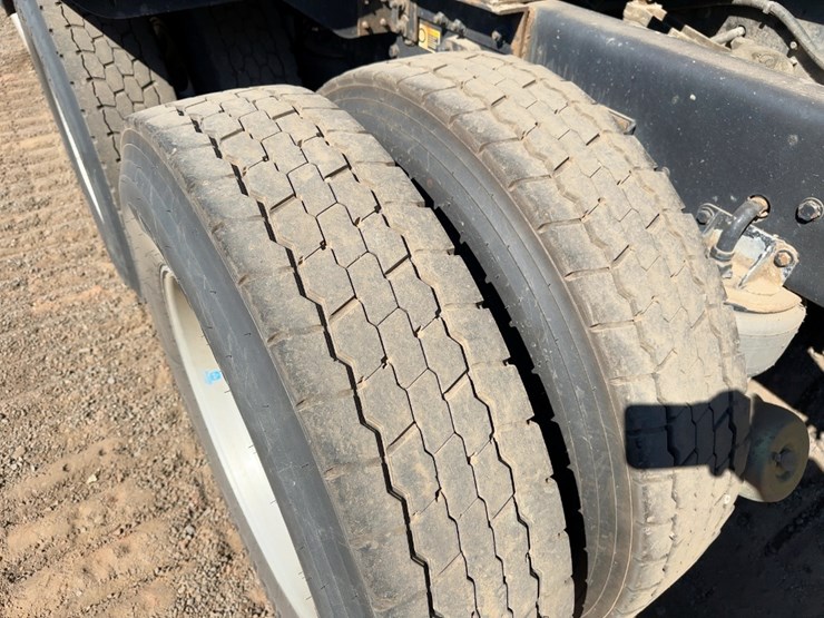 2015-kenworth-t800-image-18