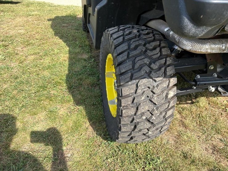 2023-john-deere-xuv-835r-image-7