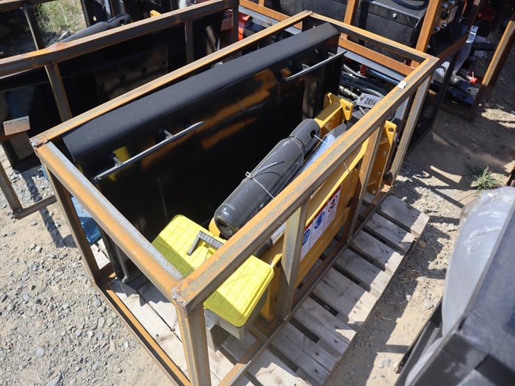 agt-skid-steer-breaker-image-2