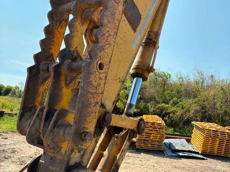 komatsu-pc220-lc-image-18