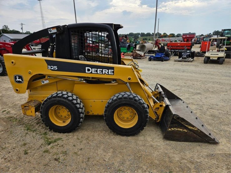 john-deere-325-image-10