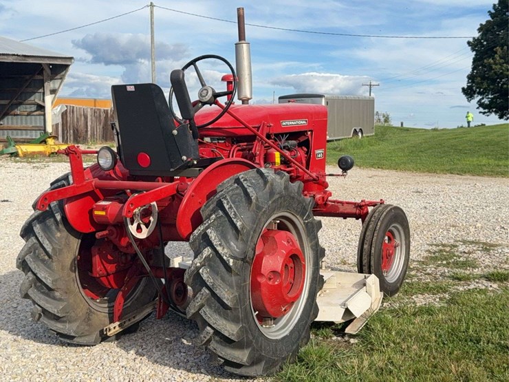 farmall-140-with-belly-mower-image-5