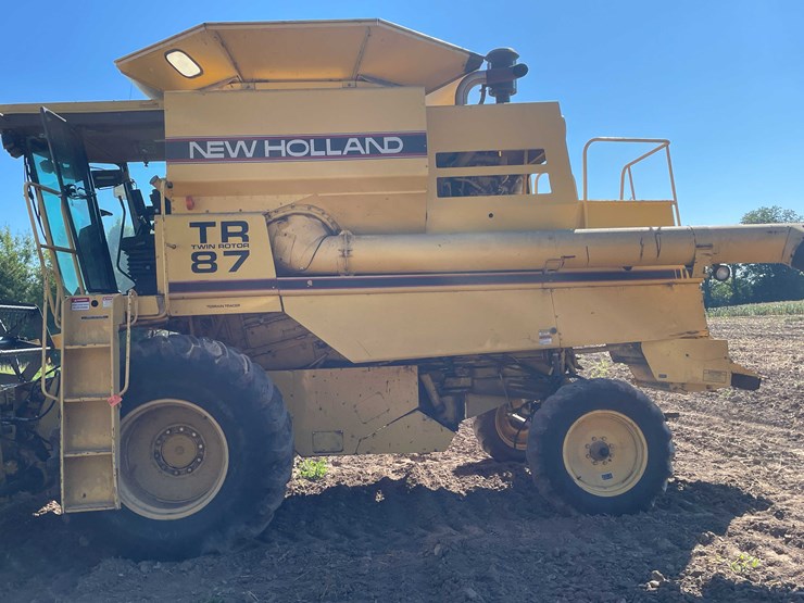 new-holland-tr87-image-6