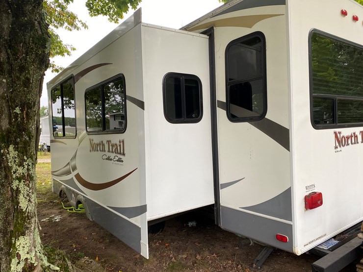 #3300-•-2012-north-trail-caliber-26lrss-camper-(has-mi-title)-(three-lakes,-wi)-image-12