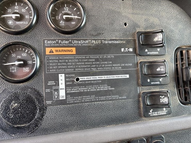 2013-peterbilt-579-image-17