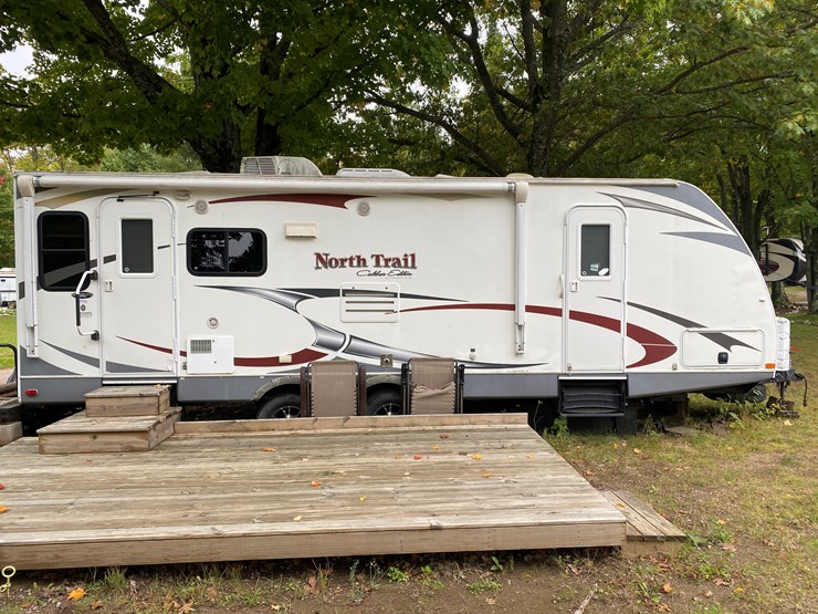 #3300-•-2012-north-trail-caliber-26lrss-camper-(has-mi-title)-(three-lakes,-wi)-image-6