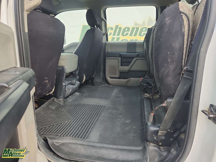 2021-ford-f350-image-24